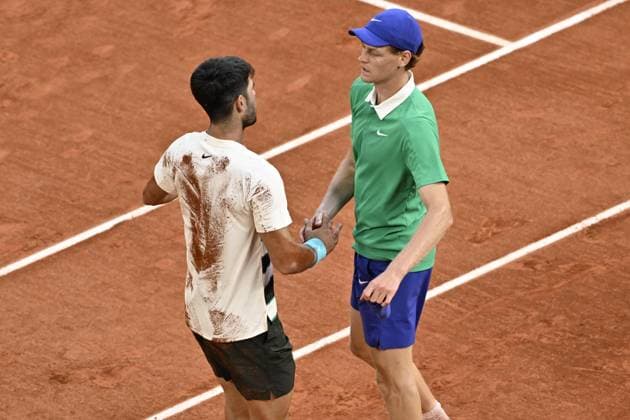 2025 Roland-Garros - Men s Single Final PARIS, FRANCE - JUNE 8: Spain s Carlos Alcaraz celebrates after winning the men s singles final match against Italy s Jannik Sinner (R) at the French Open tennis tournament at Roland-Garros in Paris, France on June 8, 2025. Burak Akbulut Anadolu Paris France. Editorial use only. Please get in touch for any other usage.  Copyright: x2025xAnadoluxBurakxAkbulutx