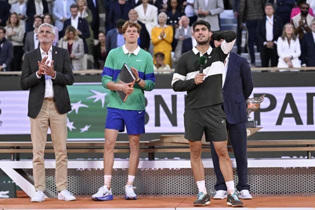 2025 Roland-Garros - Men s Single Final PARIS, FRANCE - JUNE 08: Winner Spain s Carlos Alcaraz (R) poses with the trophy next to Italy s Jannik Sinner at the end of their men s singles final match on day 15 of the French Open tennis tournament on Court Philippe-Chatrier at the Roland-Garros Complex in Paris on June 8, 2025. Burak Akbulut Anadolu Paris France. Editorial use only. Please get in touch for any other usage.  Copyright: x2025xAnadoluxBurakxAkbulutx