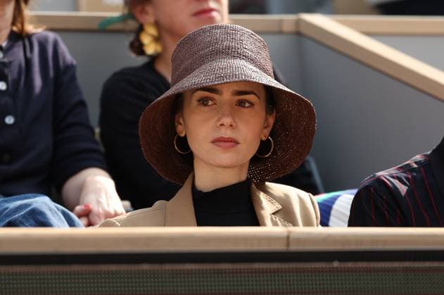Sport Bilder des Tages ROLAND GARROS 2025 Thierry Larret MAXPPP - PARIS (75) 08 06 2025 Thierry Larret Maxppp. Tennis. Roland Garros 2025. Internationaux de France de tennis. Stade Roland Garros, Paris (75). Le 8 juin 2025, Court Philippe Chatrier. Finale Hommes : Jannik SINNER (ITA) vs Carlos ALCARAZ (ESP). Lily COLLINS actrice Emilie in Paris 2025 French Open at Roland Garros. PARIS (75) STADE ROLAND GARROS PARIS ILE DE FRANCE FRANCE  Copyright: xMAXPPPxThierryxLarretx TLR202506087766 TLR202506087766