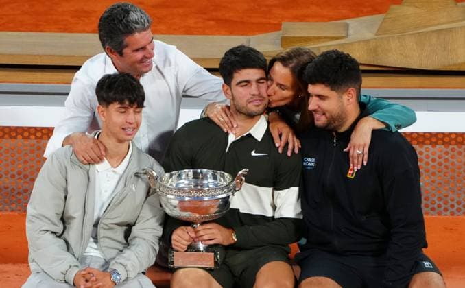 Carlos Alcaraz celebrates with his parents and brothers French Open Tennis, Day Fifteen, Tennis, Roland Garros, Paris, France - 08 Jun 2025 EDITORIAL USE ONLY No use with unauthorised audio, video, data, fixture lists, club league logos or live services. Online in-match use limited to 120 images, no video emulation. No use in betting, games or single club league player publications. Copyright: xJavierxGarcia Shutterstockx 15346224bn
