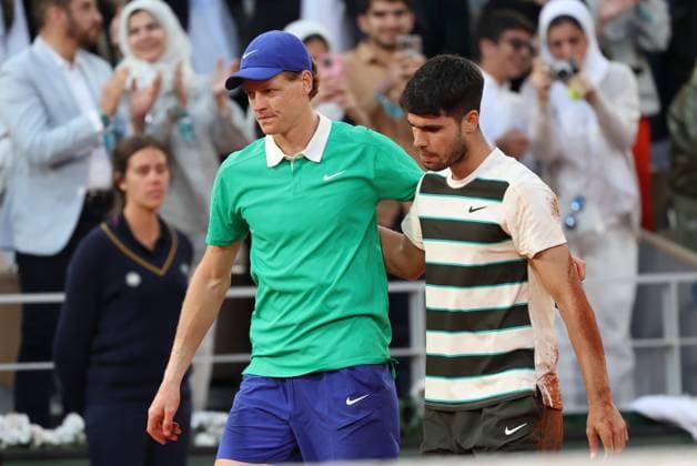 ROLAND GARROS 2025 Thierry Larret MAXPPP - PARIS (75) 08 06 2025 Thierry Larret Maxppp. Tennis. Roland Garros 2025. Internationaux de France de tennis. Stade Roland Garros, Paris (75). Le 8 juin 2025, Court Philippe Chatrier. Finale Hommes : Jannik SINNER (ITA) vs Carlos ALCARAZ (ESP). 2025 French Open at Roland Garros. PARIS (75) STADE ROLAND GARROS PARIS ILE DE FRANCE FRANCE  Copyright: xMAXPPPxThierryxLarretx TLR202506087735 TLR202506087735