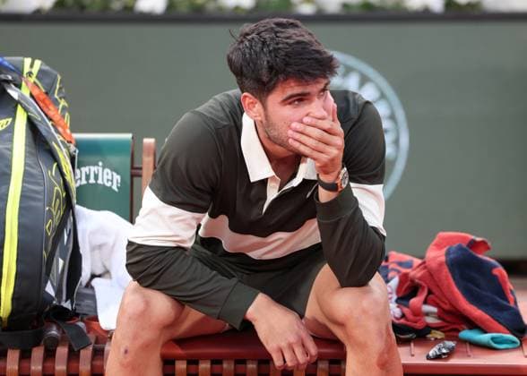 Winner Carlos Alcaraz ESP sits on the bench and waits for the presentation ceremony, Presentation Tennis French Open 2025 Roland Garros Paris France 8 June 2025 Copyright: xJuergenxHasenkopfx