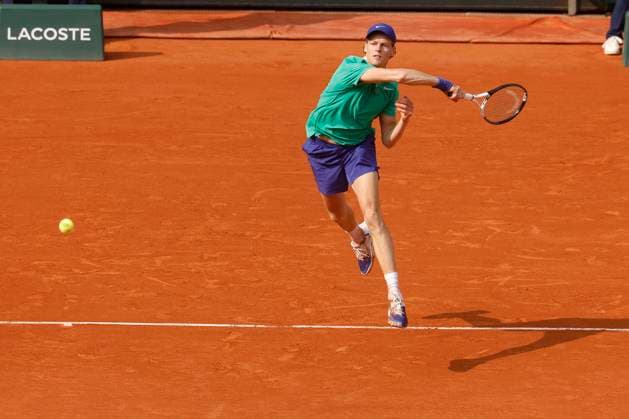 June 8, 2025, Paris, Paris, France: Jannik Sinner (ITA) in action during the tennis Grand Slam of Roland Garros 2025 menÃ¢â‚¬â ¢s final match between Jannik Sinner (ITA) and Carlos Alcaraz (ESP) at Philippe Chatrier central court in Roland Garros Stadium - on June 08 2025.Paris - France Paris France - ZUMAb253 20250608_zsp_b253_083 Copyright: xLoicxBaratouxx