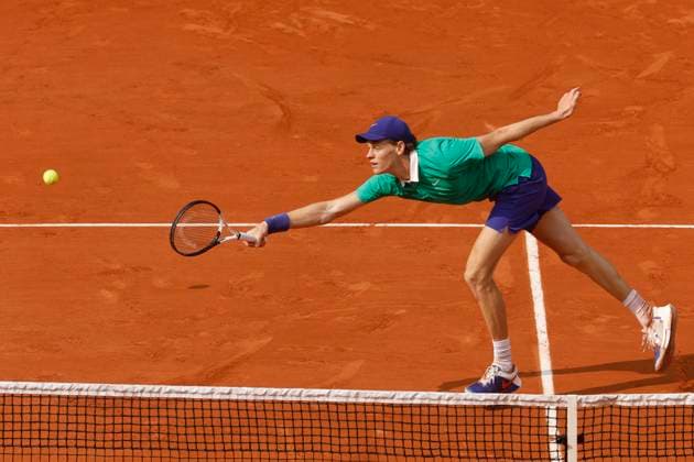 June 8, 2025, Paris, Paris, France: Jannik Sinner (ITA) in action during the tennis Grand Slam of Roland Garros 2025 menÃ¢â‚¬â ¢s final match between Jannik Sinner (ITA) and Carlos Alcaraz (ESP) at Philippe Chatrier central court in Roland Garros Stadium - on June 08 2025.Paris - France Paris France - ZUMAb253 20250608_zsp_b253_094 Copyright: xLoicxBaratouxx