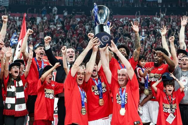 Bilder des Jahres 2025, Sport 06 Juni Sport Themen der Woche KW23 Sport Bilder des Tages Olympiacos Piraeus v Panathinaikos AKTOR Athens - Greek Basket League PIRAEUS, GREECE - JUNE 8: Olympiacos is the Champion during the match of Olympiacos Piraeus against Panathinaikos AKTOR Athens for Greek Basket League play offs, 4th final season 2024-25 in Peace and Friendship Stadium, in Piraeus, Greece on June 8, 2025. Andreas Papakonstantinou Anadolu Piraeus Greece. Editorial use only. Please get in touch for any other usage.  Copyright: x2025xAnadoluxAndreasxPapakonstantinoux