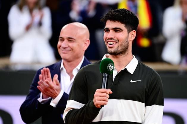 TENNIS : Roland Garros 2025 - Internationaux de France - 08 06 2025 Carlos Alcaraz ( Spain ) with trophy on hands during the 2025 French Open at Roland Garros on Juin 08 , 2025 in Paris, France. ( Photo Dante Badano PSNewz ) - ParisFrance  Copyright: xx