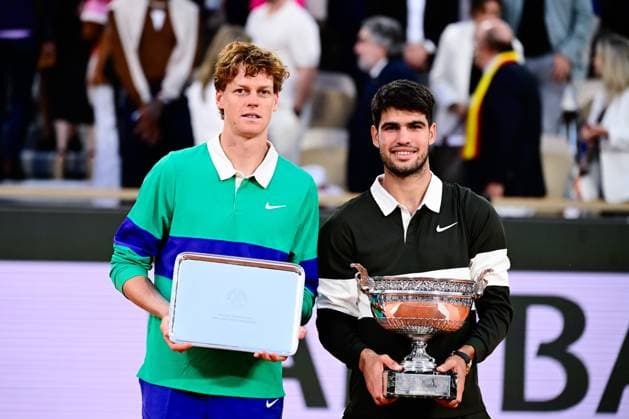 TENNIS : Roland Garros 2025 - Internationaux de France - 08 06 2025 Jannik Sinner ( Italy ) and Carlos Alcaraz ( Spain ) during the 2025 French Open at Roland Garros on Juin 08 , 2025 in Paris, France. ( Photo Dante Badano PSNewz ) - ParisFrance  Copyright: xx