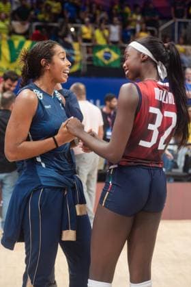Brazil x Italy RIO DE JANEIRO, RJ - 08.06.2025: BRAZIL X ITALY - Volleyball player Kisy with volleyball player Adhu Malual, at Maracanazinho in Rio de Janeiro, RJ, this Sunday (08). (Photo: Letycia Miller Fotoarena) x2751251x  LetyciaxMiller
