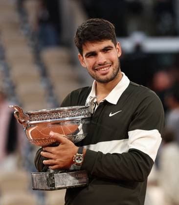 (250609) -- PARIS, June 9, 2025 -- Carlos Alcaraz poses for photos with the trophy after winning the men s singles final match between Jannik Sinner of Italy and Carlos Alcaraz of Spain at the French Open tennis tournament at Roland Garros, Paris, France, June 8, 2025. ) (SP)FRANCE-PARIS-TENNIS-FRENCH OPEN-MEN S SINGLES-FINAL LixJing 