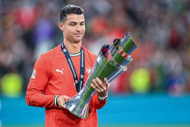 2025 UEFA Nations League Final: Portugal vs. Spain Cristiano Ronaldo of the Portugal national team, Nationalteam gets ready to lift the trophy for a second time after the 2025 UEFA Nations League Final: Portugal vs. Spain on 09 June 2025, at Munich Football Arena, in Munich, Germany Munich Munich Football Arena Germany Copyright: xAlexandraxFechetex DSC_3773