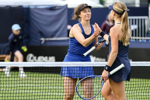 Ilkley Tennis Club, England, June 8th 2025: Valentina Ryser shakes hands during the WTA, Tennis Damen 125 Lexus Ilkley Open match with Allegra Korpanec Davies at Ilkley Tennis Club in Ilkley, England on June 8th 2025. (Sean Chandler SPP) Copyright: xSeanxChandlerx xSPPx spp-en-SeChSp-WTA 125 Lexus Ilkley Open - Allegra Korpanec Davies v Valentina Ryser - Ilkley Tennis Club-22F5A2341