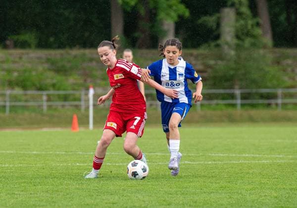 Soccer, seniors, season 2024 2025, final of the Berlin Cup for D Juniors in Volkspark Mariendorf, Hertha BSC 1 FC Union Berlin, f l Edina Gjibegji Union , Misem Caylakoglu Hertha , 09 06 2025, Copyright: xSebastianxRäppold MatthiasxKochx
