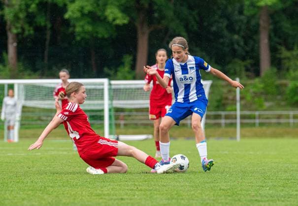 Soccer, seniors, season 2024 2025, final in the Berlin Cup of the D Juniors in Volkspark Mariendorf, Hertha BSC 1 FC Union Berlin, f l Anna Polina Frank Union , Juli Meincke Hertha , 09 06 2025, Copyright: xSebastianxRäppold MatthiasxKochx
