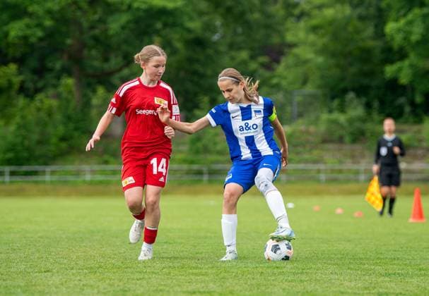 Soccer, seniors, season 2024 2025, final in the Berlin Cup of the D Juniors in Volkspark Mariendorf, Hertha BSC 1 FC Union Berlin, f l Anna Polina Frank Union , Elin Luise Huesker Hertha , 09 06 2025, Copyright: xSebastianxRäppold MatthiasxKochx