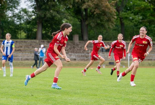 Football, seniors, 2024 2025 season, Berlin Cup final for D Juniors at Volkspark Mariendorf, Hertha BSC 1 FC Union Berlin, v l Julietta Baranovszkij Union , cheering after scoring 4 5, 09 06 2025, Copyright: xSebastianxRäppold MatthiasxKochx