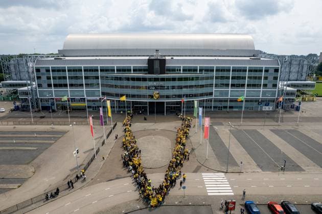 ARNHEM, 09-06-2025 , GelreDome, football, Keuken Kampioen Divisie, season 2024 2025, Vitesse supporters line up in a V shape to show their support during a fan protest against the KNVB Vitesse fan protest  x29687992x Copyright: