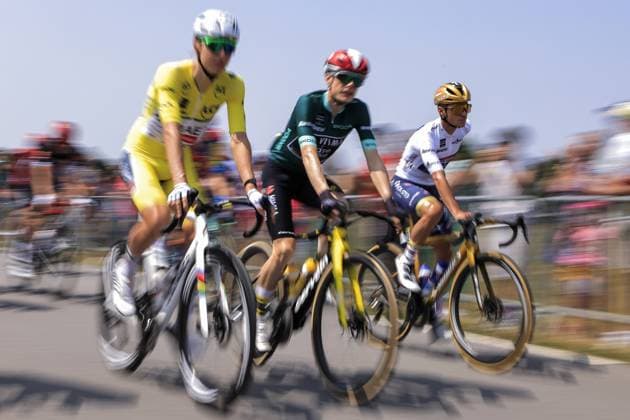 Tadej Pogacar, UAE Team Emirates - XRG, EVENEPOEL Remco Soudal Quick-Step, VINGEGAARD Jonas, Team Visma Lease a Bike, during the Criterium du Dauphine, Premilhat, Issoire - 06 09 2025 - Stage 2 - 204,6 km during Criterium du Dauphine 2025 - Stage 2, Street Cycling race in France, France, June 09 2025  Copyright: xStefanoxCavasino IPAxSportx xipa-agency.netx xx IPA_58824094 IPA_Agency_IPA58824094