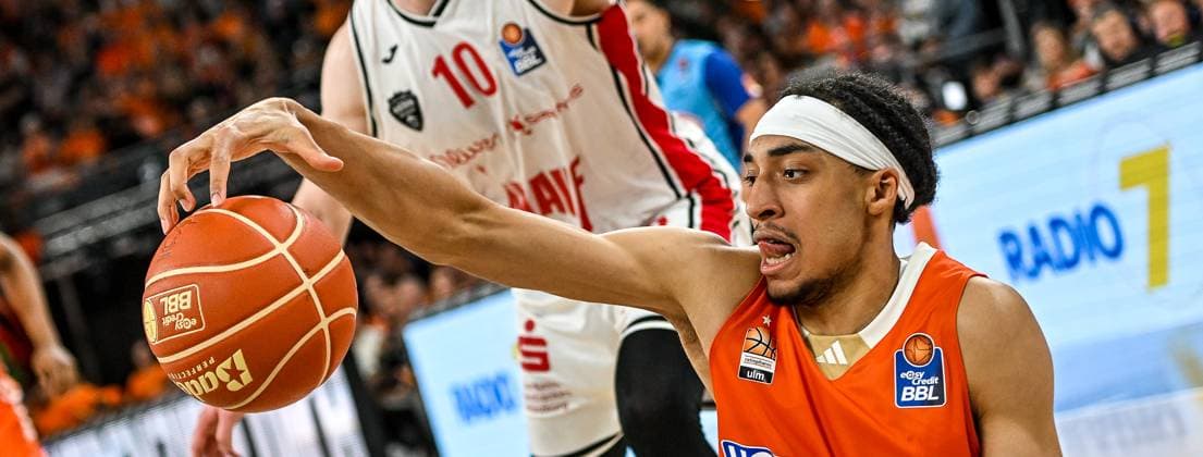 GER, BBL, Playoffs, ratiopharm Ulm vs FIT One Würzburg Baskets 07 06 2025, ratiopharm arena, Neu Ulm, GER, BBL, Playoffs, ratiopharm Ulm vs FIT One Würzburg Baskets, in the picture Noa Essengue Ulm, 12 with elegant ball control nordphotoxGmbHx xHafner nph00200