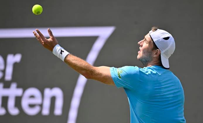Jan Lennard Struff GER Action Serve Tennis Men BOSS Open ATP 500 Stuttgart 2025 Weissenhof BOSS Open ATP 500 Stuttgart 2025