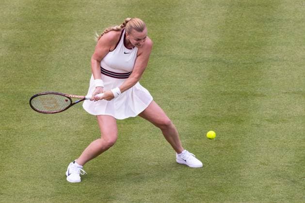 Tennis - 2025 WTA, Tennis Damen HSBC Championships - Round One - P. Kvitova vs B. Haddad Maia - The Queens Club - Monday 9th June 2025 Petra Kvitova (CZE) with a backhand return of serve Colorsport Daniel Bearham  csp_ten_quW_db_09062025_