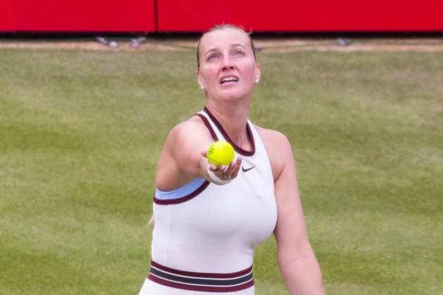Tennis - 2025 WTA, Tennis Damen HSBC Championships - Round One - P. Kvitova vs B. Haddad Maia - The Queens Club - Monday 9th June 2025 Petra Kvitova (CZE) serves Colorsport Daniel Bearham  csp_ten_quW_db_09062025_