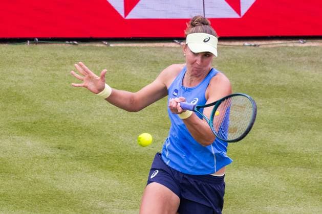 Tennis - 2025 WTA, Tennis Damen HSBC Championships - Round One - P. Kvitova vs B. Haddad Maia - The Queens Club - Monday 9th June 2025 Beatriz Haddad Maia (BRA) with her forehand return Colorsport Daniel Bearham  csp_ten_quW_db_09062025_