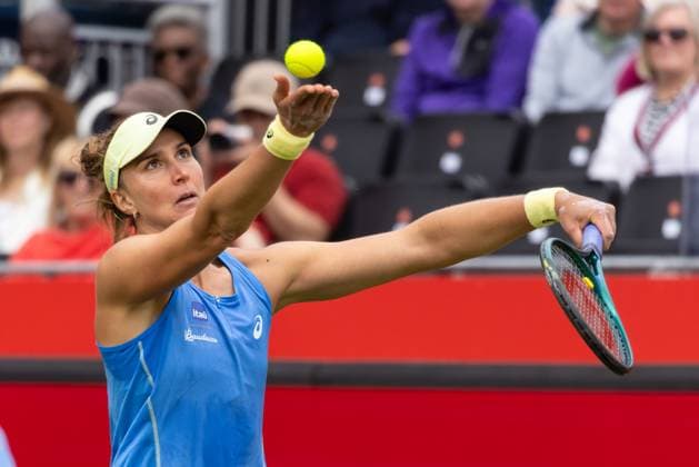 Tennis - 2025 WTA, Tennis Damen HSBC Championships - Round One - P. Kvitova vs B. Haddad Maia - The Queens Club - Monday 9th June 2025 Beatriz Haddad Maia (BRA) serving Colorsport Daniel Bearham  csp_ten_quW_db_09062025_