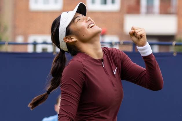 Tennis - 2025 WTA, Tennis Damen HSBC Championships - Round One - F.H. Wu & X.Y. Jiang. vs E. Raducanu & K. Boulter - The Queens Club - Monday 9th June 2025 Emma Raducanu (GBR) celebrates her teams win Colorsport Daniel Bearham  csp_ten_quW_db_09062025_