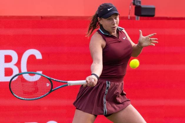 Tennis - 2025 WTA, Tennis Damen HSBC Championships - Round One - J Burridge vs A Anisimova - The Queens Club - Monday 9th June 2025 Amanda Anisimova (USA) with a forehand return of serve Colorsport Daniel Bearham  csp_ten_quW_db_09062025_