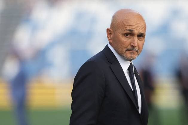 CALCIO - FIFA Mondiali - Italy vs Moldova Reggio Emilia, Italia 9 giugno 2025: Luciano Spalletti in campo prima della sua ultima partita saluta il pubblico. Qualificazione alla Coppa del Mondo 2026 Italia-Moldovia allo stadio di Reggio Emilia, Stadio Citta del Tricolore. Reggio Emilia Italy  Copyright: xIPAxSport ABACAx