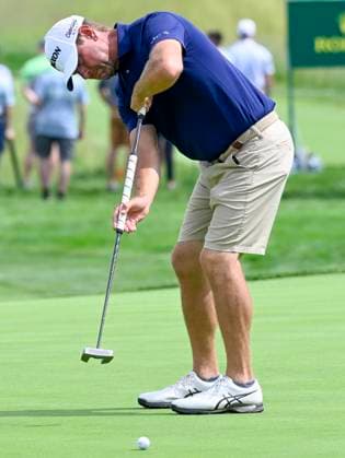Lucas Glover practice putting on the 18th hole at the Oakmont Country Club, site of the USGA 125 U.S. Open Championship in Oakmont Pennsylvania near Pittsburgh during practice rounds on Monday, June 9, 2025.  PIT2025060919 ArchiexCarpenter