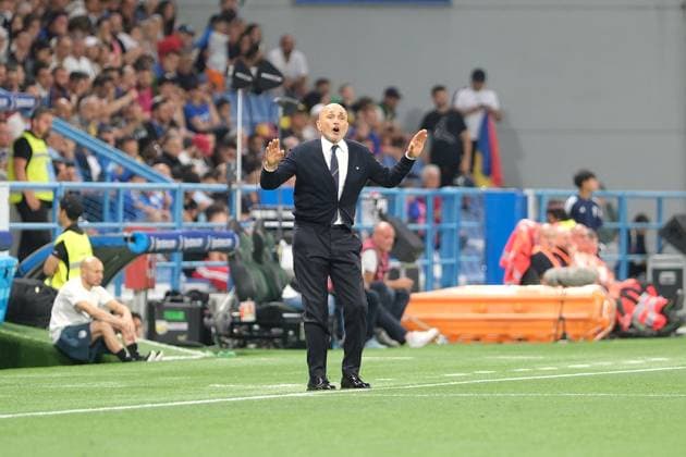 Italy v Moldova - FIFA 2026 World Cup Qualifier Luciano Spalletti is the head coach of the Italy team during the league phase of Group 1 FIFA 2026 Qualifier Match between the Italy team and the Moldova team at Mapei Stadium - Citta del Tricolore in Reggio Emilia, Italy, on June 9, 2025. Reggio Emilia Italy Italy  Copyright: xRobertoxTommasinix originalFilename:tommasini-italyvsm250609_npDIW.jpg