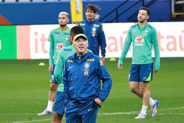 Brazilian men s soccer team training in Sao Paulo Sao paulo (sp) - 06 09 2025 brazil training cbf carlo ancelotti, brazil coach, leads the brazilian national team, Nationalteam training during training at the neo Quimica Arena in sao paulo (sp), this monday. The team is preparing to face paraguay in the 2026 world cup qualifiers. (Foto: Leco Viana Thenews2 imago images) SPO  Copyright: xLecoxVianax