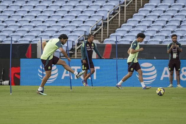 Training session of Mexico ahead of friendly against Turkiye in 2026 World Cup Qualifier preparations NORTH CAROLINA, UNITED STATES - JUNE 9: Players of Mexico National football team attend training session at Kenan Stadium in North Carolina ahead of a friendly football match against Turkiye, as part of preparations for the 2026 FIFA World Cup, WM, Weltmeisterschaft, Fussball qualifiers, in Chapel Hill, United States on June 9, 2025. Celal Gunes Anadolu North Carolina United States. Editorial use only. Please get in touch for any other usage.  Copyright: x2025xAnadoluxCelalxGunesx