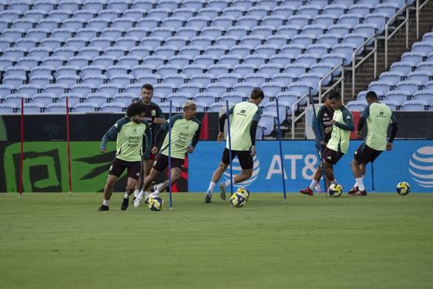 Training session of Mexico ahead of friendly against Turkiye in 2026 World Cup Qualifier preparations NORTH CAROLINA, UNITED STATES - JUNE 9: Players of Mexico National football team attend training session at Kenan Stadium in North Carolina ahead of a friendly football match against Turkiye, as part of preparations for the 2026 FIFA World Cup, WM, Weltmeisterschaft, Fussball qualifiers, in Chapel Hill, United States on June 9, 2025. Celal Gunes Anadolu North Carolina United States. Editorial use only. Please get in touch for any other usage.  Copyright: x2025xAnadoluxCelalxGunesx