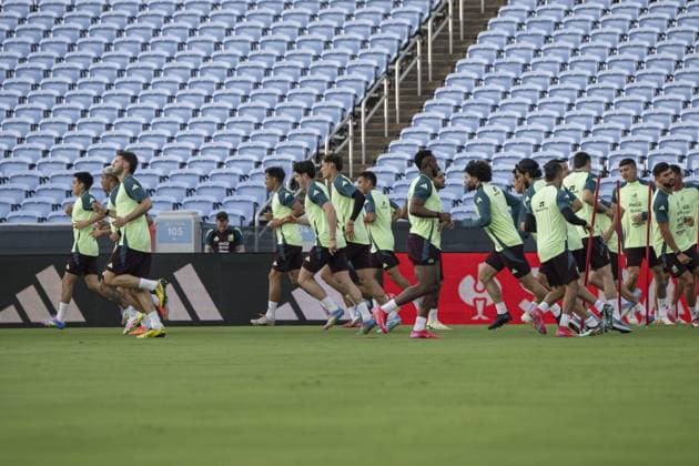 Training session of Mexico ahead of friendly against Turkiye in 2026 World Cup Qualifier preparations NORTH CAROLINA, UNITED STATES - JUNE 9: Players of Mexico National football team attend training session at Kenan Stadium in North Carolina ahead of a friendly football match against Turkiye, as part of preparations for the 2026 FIFA World Cup, WM, Weltmeisterschaft, Fussball qualifiers, in Chapel Hill, United States on June 9, 2025. Celal Gunes Anadolu North Carolina United States. Editorial use only. Please get in touch for any other usage.  Copyright: x2025xAnadoluxCelalxGunesx