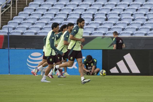 Training session of Mexico ahead of friendly against Turkiye in 2026 World Cup Qualifier preparations NORTH CAROLINA, UNITED STATES - JUNE 9: Players of Mexico National football team attend training session at Kenan Stadium in North Carolina ahead of a friendly football match against Turkiye, as part of preparations for the 2026 FIFA World Cup, WM, Weltmeisterschaft, Fussball qualifiers, in Chapel Hill, United States on June 9, 2025. Celal Gunes Anadolu North Carolina United States. Editorial use only. Please get in touch for any other usage.  Copyright: x2025xAnadoluxCelalxGunesx