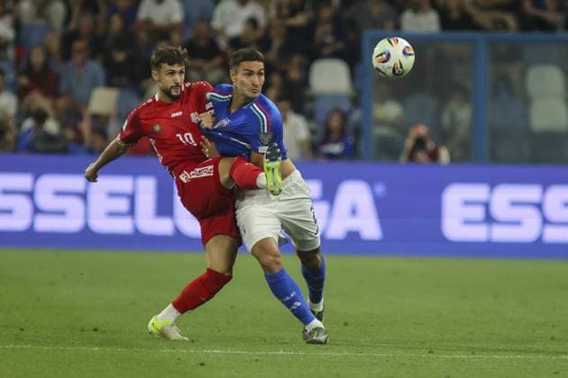 Vitalie Damascan of Moldova battle for the ball with Diego Coppola of Italy during Italy vs Moldova, European Qualifier, 2nd group match, game at Mapei Stadium - Citta del Tricolore in Reggio nell Emilia (RE), Italy, on June 09, 2025.  Copyright: xDavidexCasentini IPAxSportx xipa-agency.netx xx IPA_58857583 IPA_Agency_IPA58857583