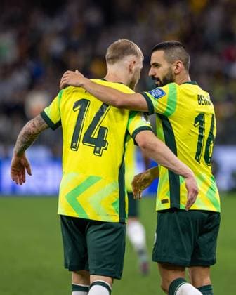 Perth, Australia, June 5th 2025: Riley Mcgree (14 Australia) hugs with Aziz Behich (16 Australia) after scoring the winning goal during the FIFA World Cup, WM, Weltmeisterschaft, Fussball 26â ¢ AFC Qualifiers game between Australia and Japan at Optus Stadium in Perth, Australia. (Ramiro Larguia SPP)  Copyright: xRamiroxLarguiax xSPPx spp-en-RaLaSp-Australia vs Japan 0141