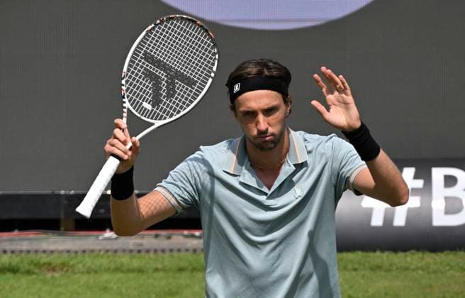 Arthur Rinderknech gestures apologizes for net roll Tennis Men BOSS Open ATP 250 Stuttgart 2025 Weissenhof BOSS Open ATP 250 Stuttgart 2025
