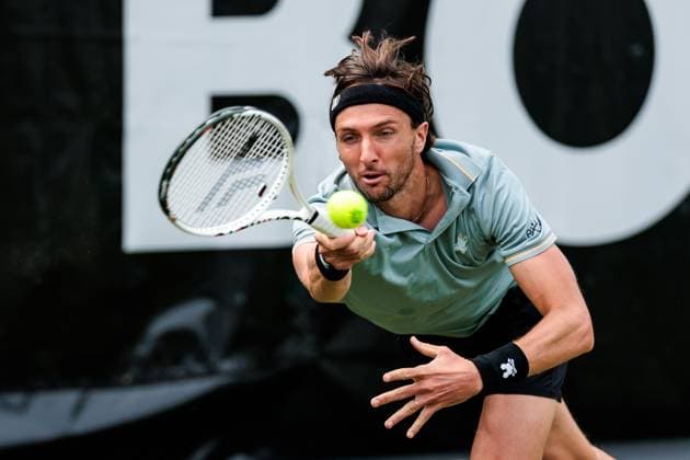 BOSS OPEN ATP250 10 06 2025 Arthur Rinderknech FRA in match against Denis Shapovalov CAN BOSS OPEN ATP250 Stuttgart, Tennisclub Weissenhof on 10 06 2025 Copyright: xBEAUTIFULxSPORTS Wunderlx