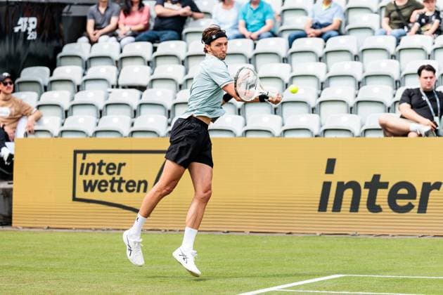 BOSS OPEN ATP250 10 06 2025 Arthur Rinderknech FRA in match against Denis Shapovalov CAN BOSS OPEN ATP250 Stuttgart, Tennisclub Weissenhof on 10 06 2025 Copyright: xBEAUTIFULxSPORTS Wunderlx