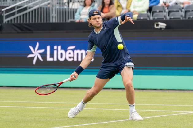 2025-06-10 2025 Libema Open Grass Court Championships Autotron ROSMALEN, NETHERLANDS - JUNE 10: Zizou Bergs of Belgium during the 2025 Libema Open Grass Court Championships at Autotron on June 10, 2025 in Rosmalen, Netherlands. Rosmalen Autotron Netherlands Content not available for redistribution in The Netherlands directly or indirectly through any third parties. Copyright: xMarleenxFouchierx