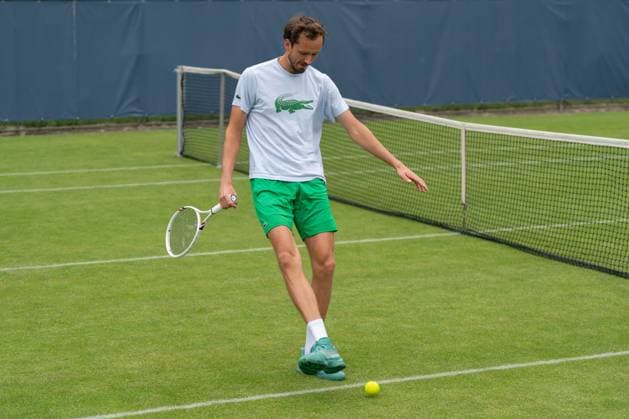 2025-06-10 2025 Libema Open Grass Court Championships Autotron ROSMALEN, NETHERLANDS - JUNE 10: Daniil Medvedev of Russia, practice session during the 2025 Libema Open Grass Court Championships at Autotron on June 10, 2025 in Rosmalen, Netherlands. Rosmalen Autotron Netherlands Content not available for redistribution in The Netherlands directly or indirectly through any third parties. Copyright: xMarleenxFouchierx
