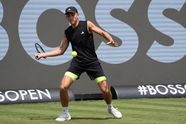Forehand shot by Justin Engel, Justin Engel vs James Duckwirth, Tennis, ATP Tournament, Boss Open, Center Court, Sixteenth Final, 10 06 2025, Justin Engel vs James Duckwirth, Tennis, ATP Tournament, Boss Open, Center Court, Sixteenth Final, 10 06 2025, Stuttgart Copyright: xEibner-Pressefoto EdwardxCheungx EP_ECG