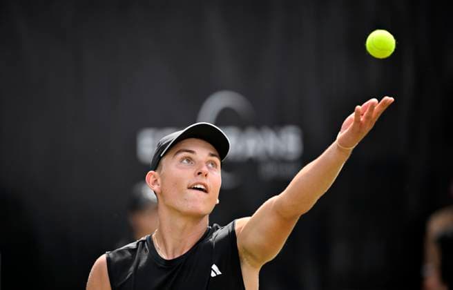 Justin Engel GER Action Serve Tennis Men BOSS Open ATP 250 Stuttgart 2025 Weissenhof BOSS Open ATP 250 Stuttgart 2025