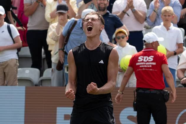 Pure joy after his victory Justin Engel gives free rein to his emotions, Justin Engel vs James Duckwirth, Tennis, ATP Tournament, Boss Open, Center Court, Sixteenth Final, 10 06 2025, Justin Engel vs James Duckwirth, Tennis, ATP Tournament, Boss Open, Center Court, Sixteenth Final, 10 06 2025, Stuttgart Copyright: xEibner-Pressefoto EdwardxCheungx EP_ECG