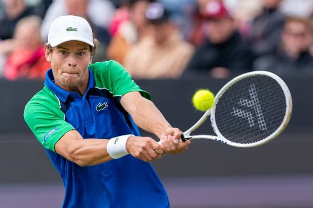 2025-06-10 2025 Libema Open Grass Court Championships ROSMALEN, NETHERLANDS - JUNE 10: Alexander Blockx of Belgium in action during Day Two of 2025 Libema Open Grass Court Championships at Autotron on June 10, 2025 in Rosmalen, Netherlands. Rosmalen Autotron Netherlands Content not available for redistribution in The Netherlands directly or indirectly through any third parties. Copyright: xJorisxVerwijstx