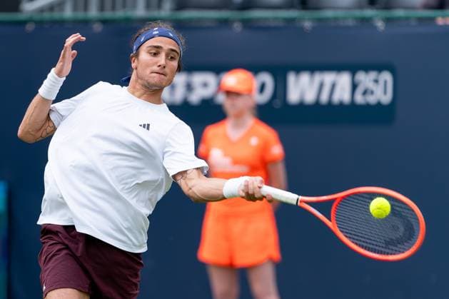2025-06-10 2025 Libema Open Grass Court Championships ROSMALEN, NETHERLANDS - JUNE 10: Mattia Bellucci of Italy in action during Day Two of 2025 Libema Open Grass Court Championships at Autotron on June 10, 2025 in Rosmalen, Netherlands. Rosmalen Autotron Netherlands Content not available for redistribution in The Netherlands directly or indirectly through any third parties. Copyright: xJorisxVerwijstx