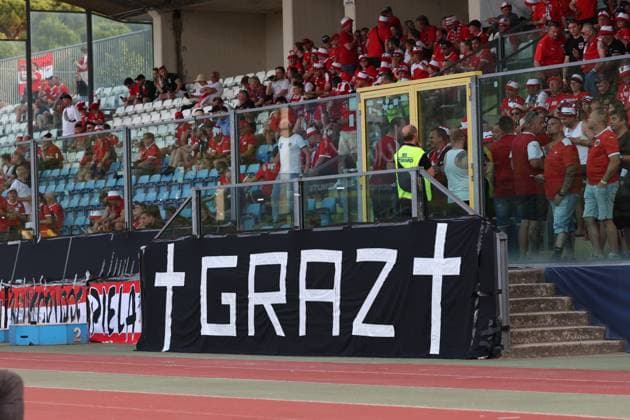 Sport Themen der Woche KW24 Sport Bilder des Tages SOCCER - FIFA WC quali, SMR vs AUT RIMINI,ITALY,10.JUN.25 - SOCCER - FIFA World Cup, WM, Weltmeisterschaft, Fussball 2026, European Qualifiers, group stage, OEFB international match, Länderspiel, Nationalmannschaft San Marino vs Austria. Image shows fans of Austria with a banner.  GEPAxpictures xArminxRauthner